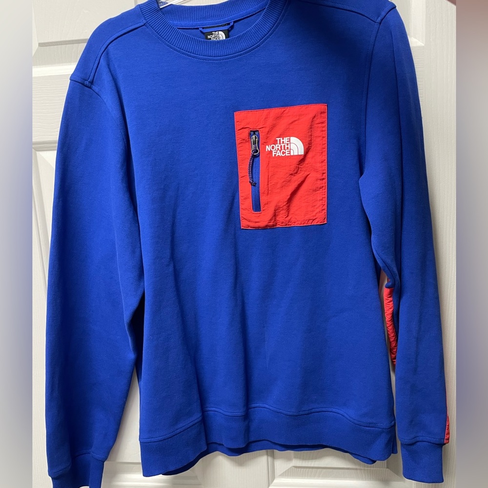 NWOT Men’s The North face crew with chest pocket